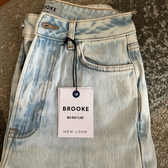 NWT New Look Brooke high rise flared jeans with side slit- LIGHT BLUE - Picture 3 of 6